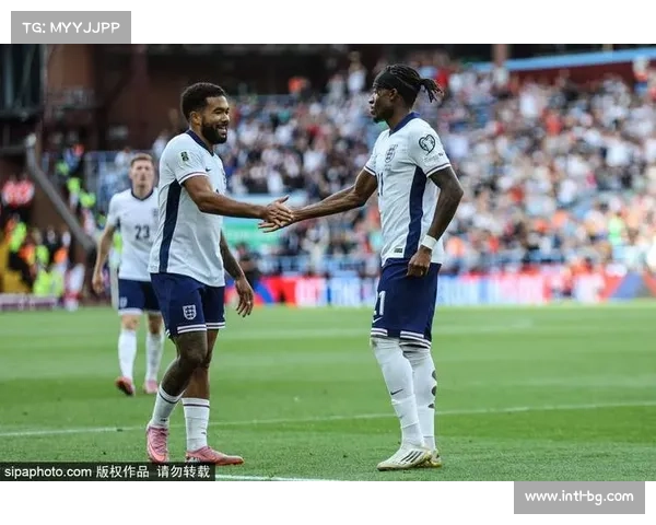 罗杰斯精准直塞马杜埃凯单刀破门英格兰领先2-0锁定胜局