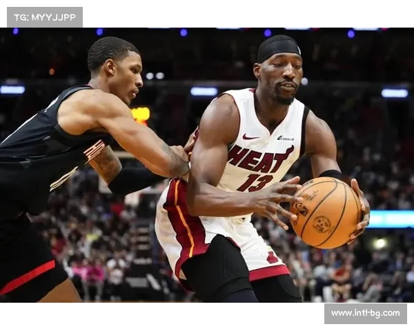 热火胜公牛取关键战，阿德巴约内线统治